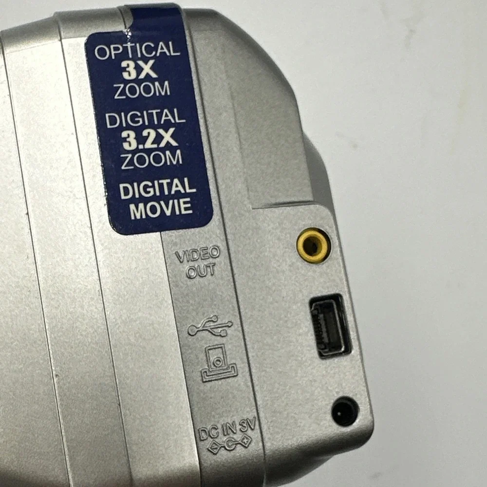 Fujifilm Digital Camera FinePix A210 3.2MP in Silver - Tested Memory Card & Case